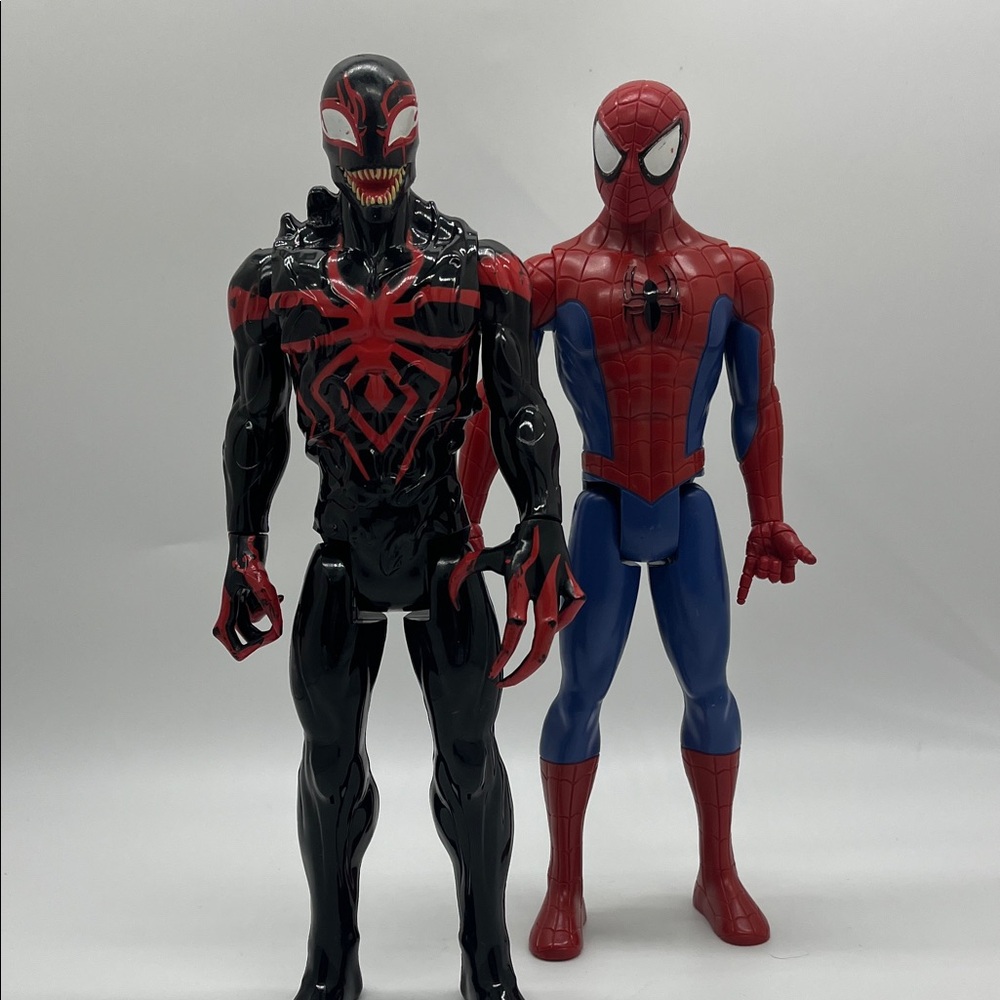 Spider-Man and Venom Action Figure Set - Picture 4 of 11
